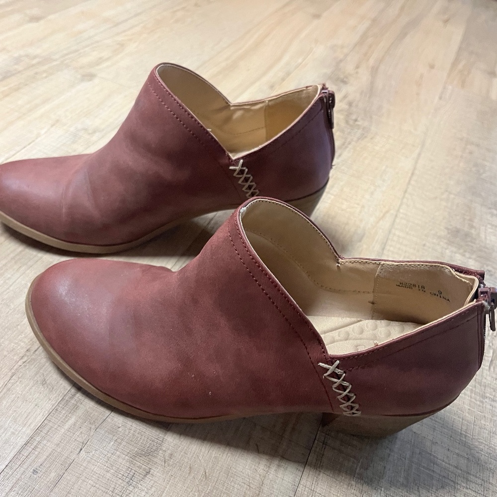 JC shoes size 9